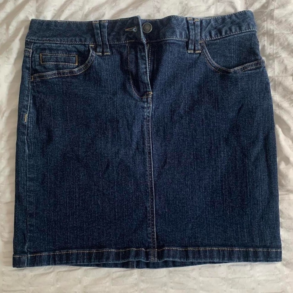 Women’s Levi’s Dark Wash Denim Blue Mini Skirt Size 28”